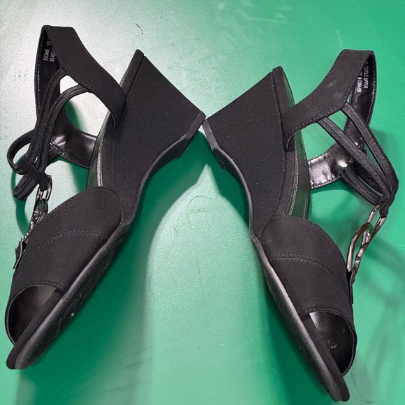 Impo Black Strappy Women's Sandals - Picture 2 of 4